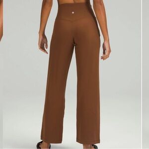 Lululemon Align Wide Leg High-Rise Pant 31"
Roasted Brown Size 0
